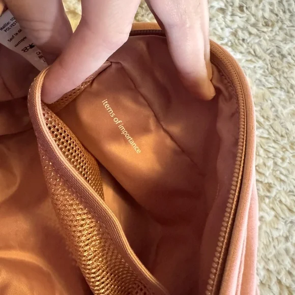 lululemon athletica feeling ready pouch - 3.5L, velour in pink pastel - Picture 7 of 8